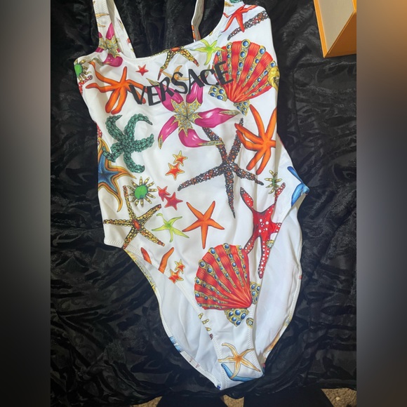 Versace size 4 swimsuit never worn - Picture 4 of 6